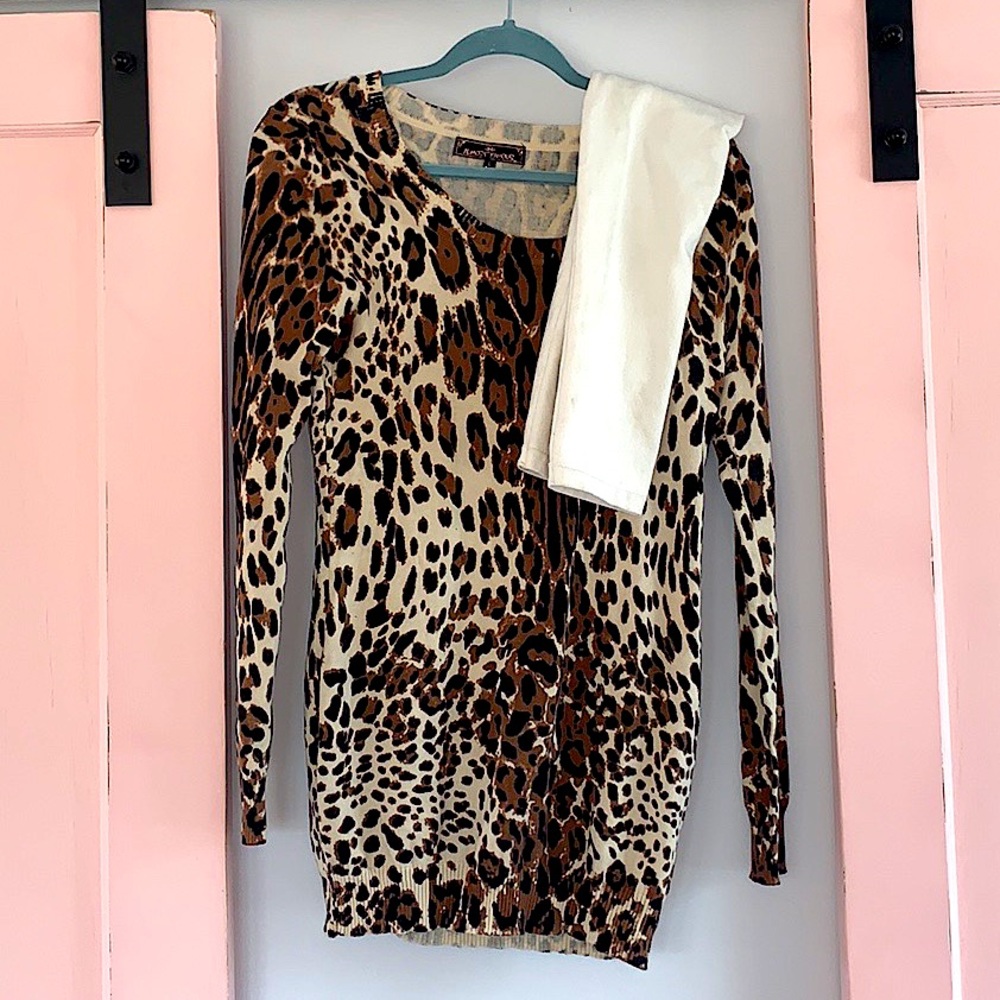 Leopard Sweater dress & white leggings -  Large